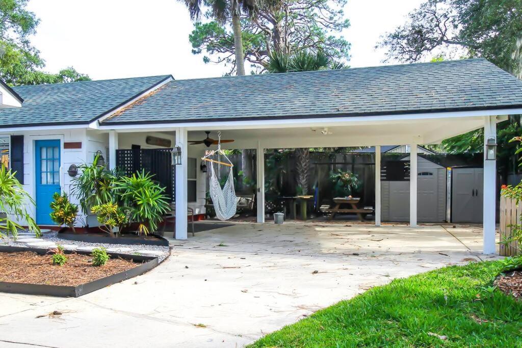 Holiday home The Mini Moody - Luxurious Recently Renovated Close To & Downtown